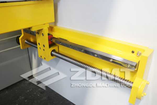 滾珠絲杠和光桿傳動(dòng).jpg 滾珠絲杠和光桿傳動(dòng).jpg